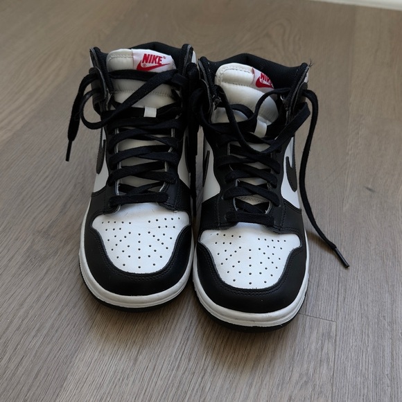 Nike Black and White Sneakers with Red Accents - Picture 1 of 4